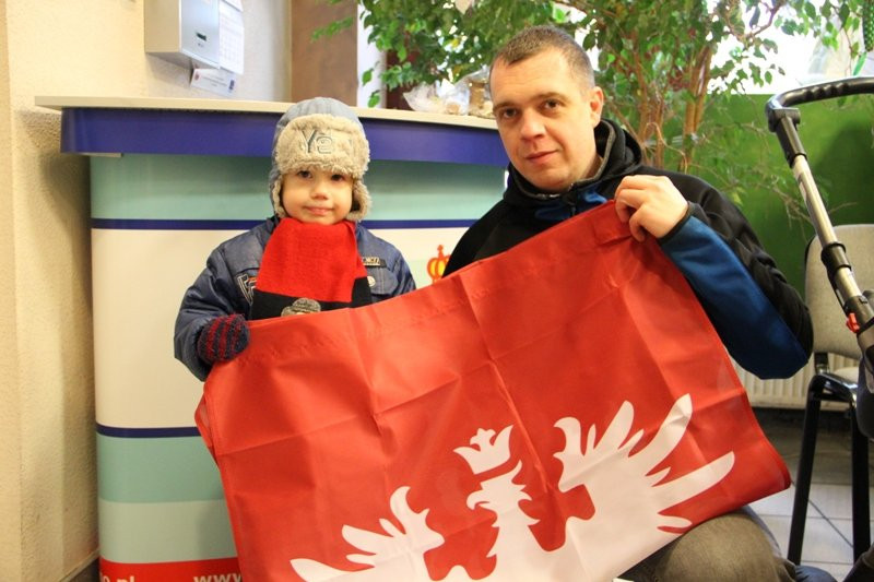 Flagi powstańcze rozdane (zdjęcia)
