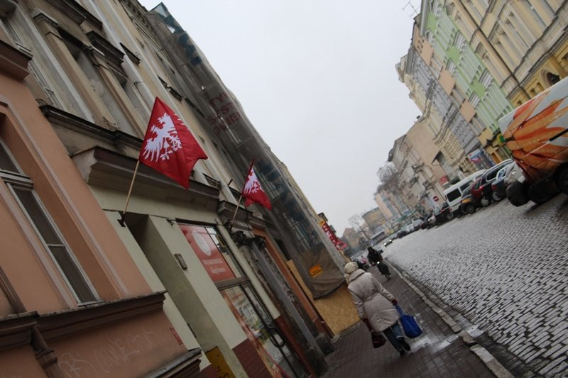 Flagi powstańcze rozdane (zdjęcia)