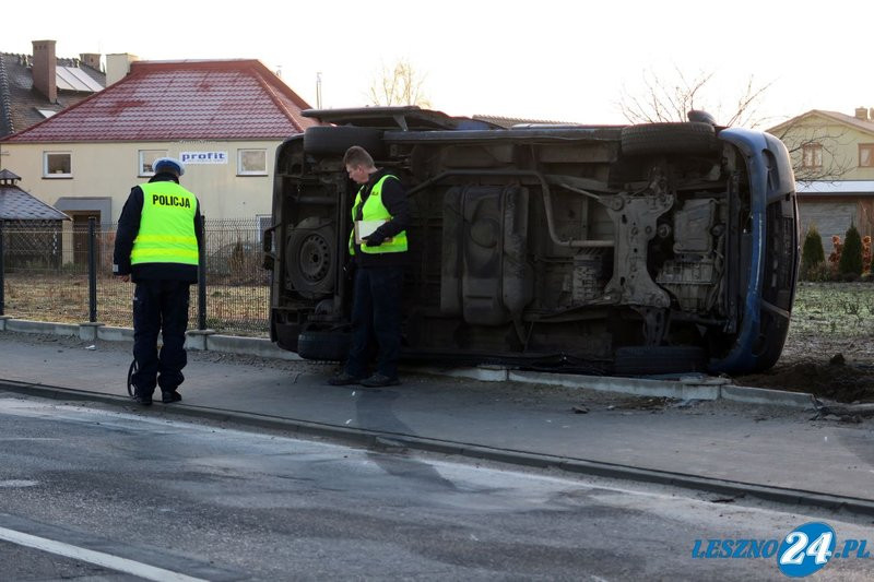 Śliskie drogi, od rana kilka stłuczek (dźwięk i zdjęcia)