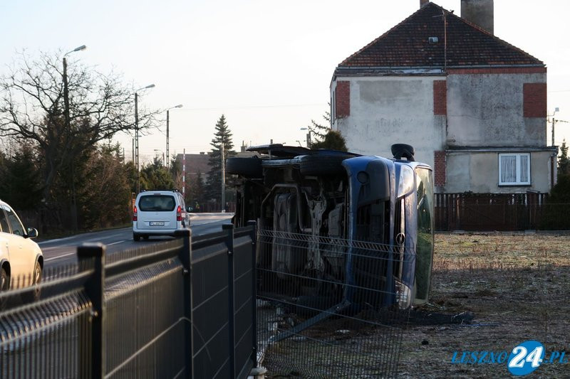 Śliskie drogi, od rana kilka stłuczek (dźwięk i zdjęcia)