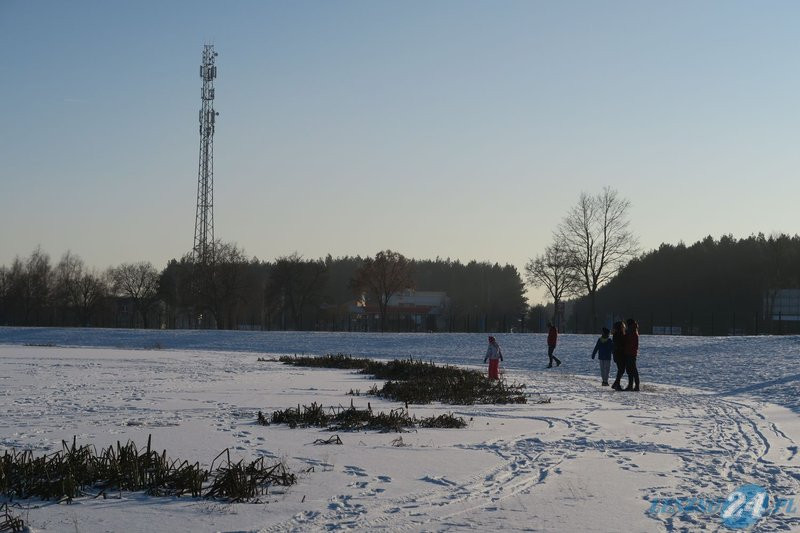 Zimowa zabawa nad zbiornikiem (zdjęcia)
