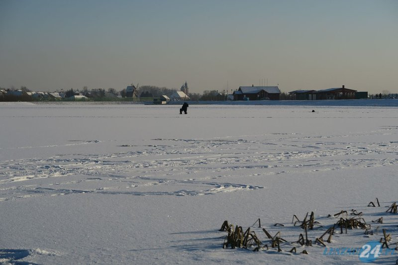 Zimowa zabawa nad zbiornikiem (zdjęcia)