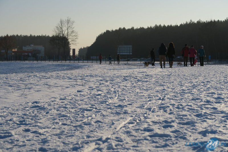 Zimowa zabawa nad zbiornikiem (zdjęcia)