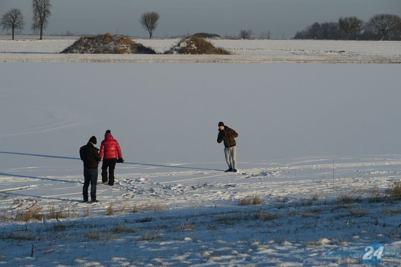 Zimowa zabawa nad zbiornikiem (zdjęcia)