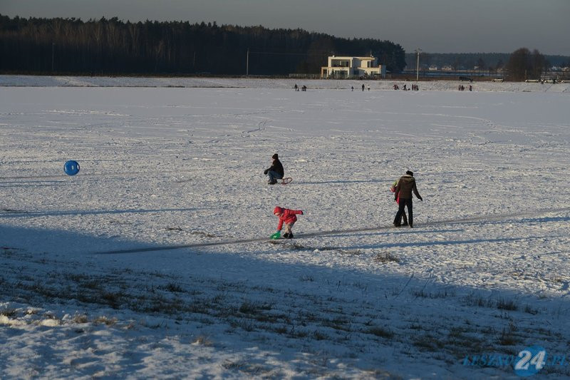Zimowa zabawa nad zbiornikiem (zdjęcia)