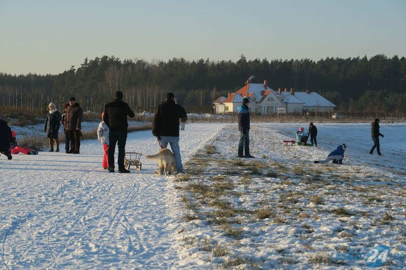 Zimowa zabawa nad zbiornikiem (zdjęcia)