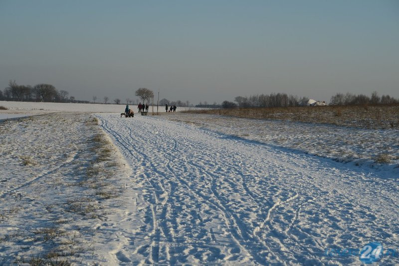 Zimowa zabawa nad zbiornikiem (zdjęcia)