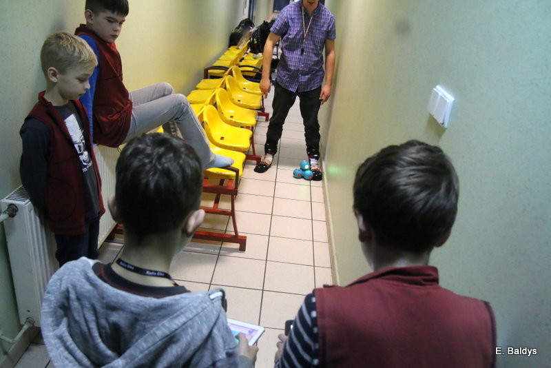 Uczniowie trzynastki uruchomili roboty (zdjęcia)