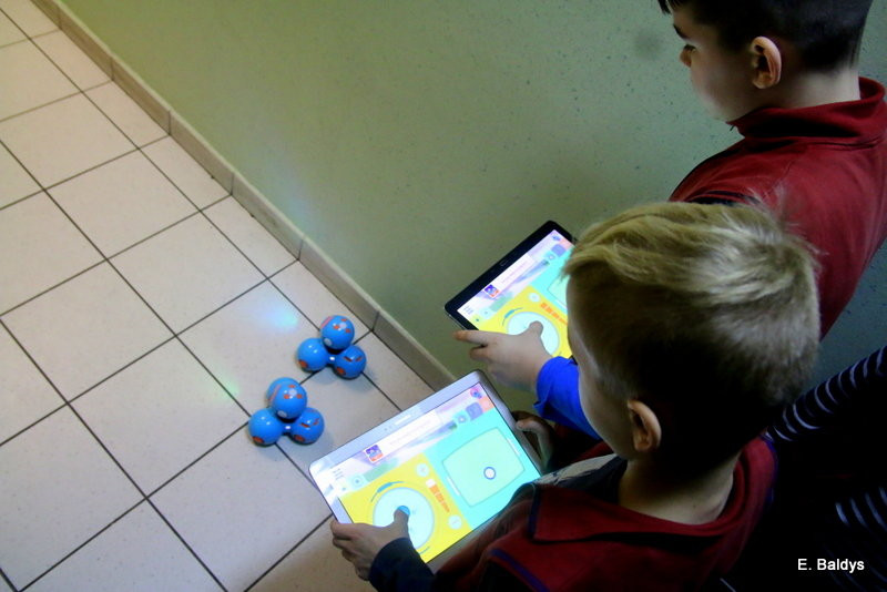 Uczniowie trzynastki uruchomili roboty (zdjęcia)