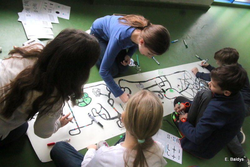 Uczniowie trzynastki uruchomili roboty (zdjęcia)