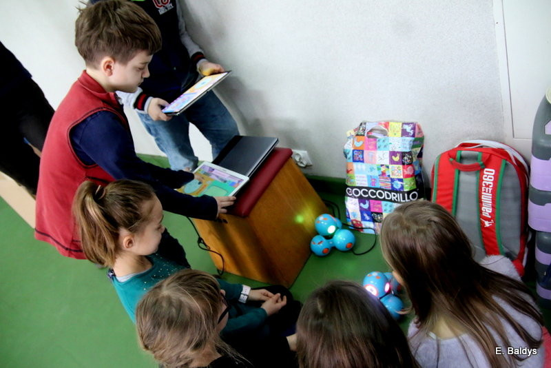 Uczniowie trzynastki uruchomili roboty (zdjęcia)