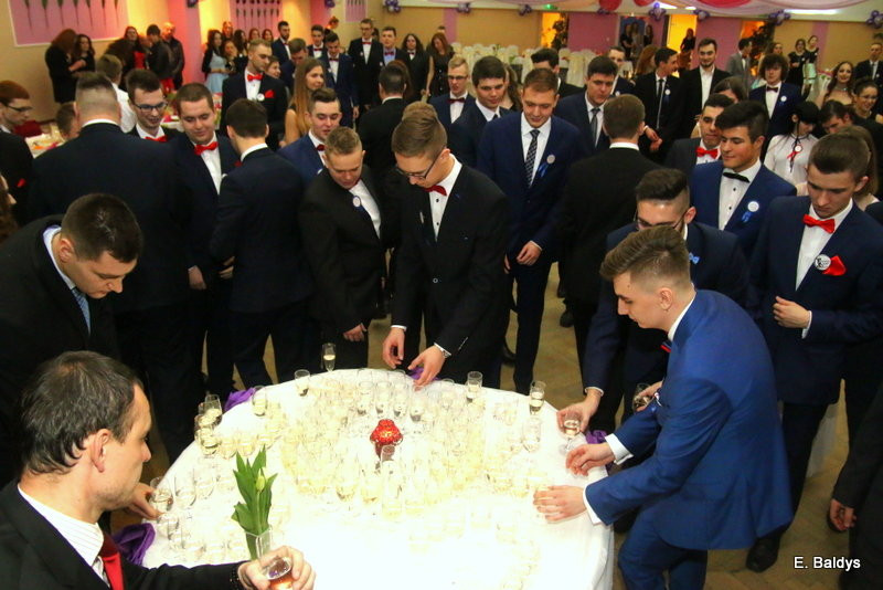 Poloneza czas zacząć w ZSET w Lesznie (zdjęcia)