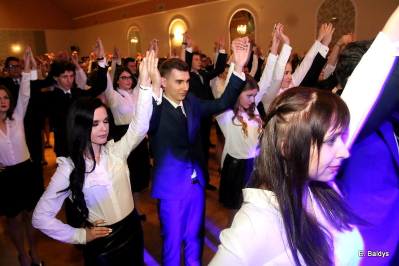 Studniówka II LO w Oazie (dużo zdjęć)