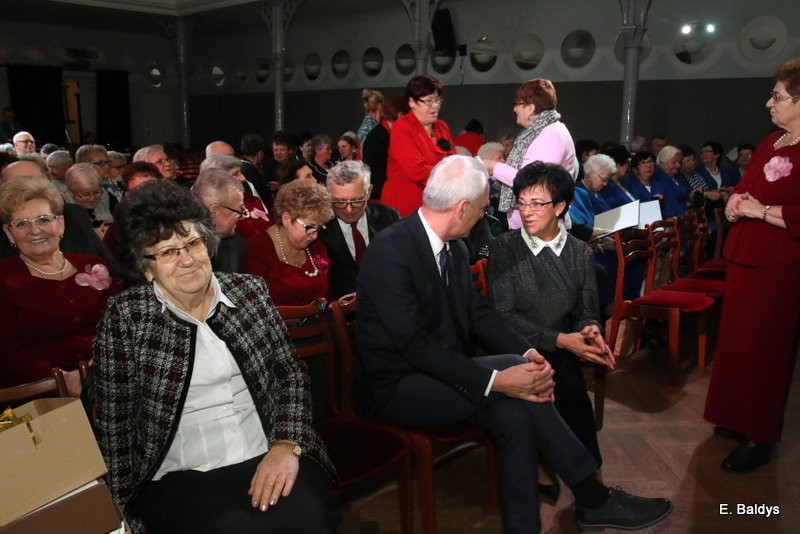 Seniorzy śpiewali kolędy i pastorałki (zdjęcia)