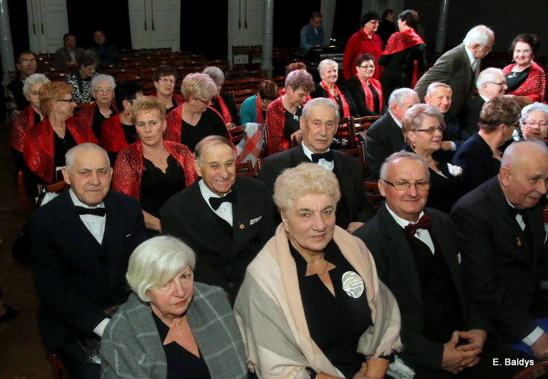 Seniorzy śpiewali kolędy i pastorałki (zdjęcia)