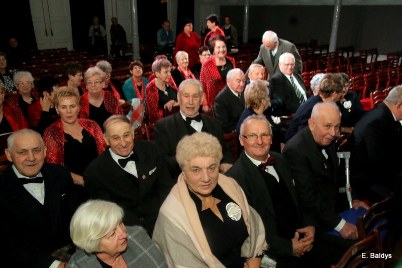 Seniorzy śpiewali kolędy i pastorałki (zdjęcia)