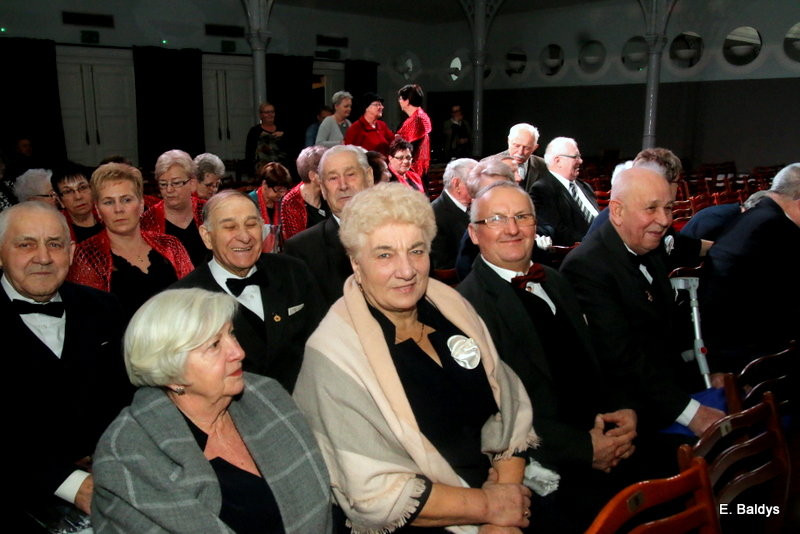 Seniorzy śpiewali kolędy i pastorałki (zdjęcia)