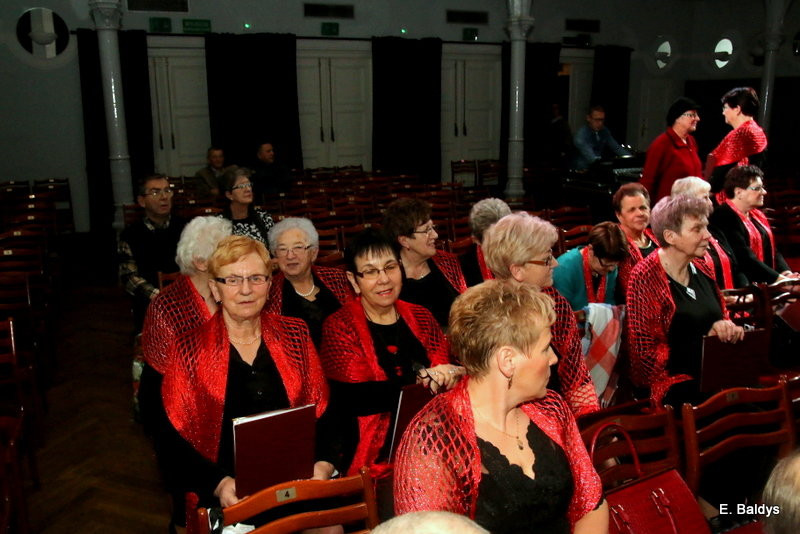 Seniorzy śpiewali kolędy i pastorałki (zdjęcia)