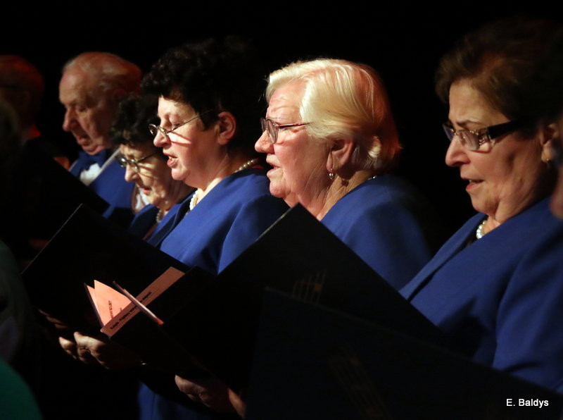 Seniorzy śpiewali kolędy i pastorałki (zdjęcia)