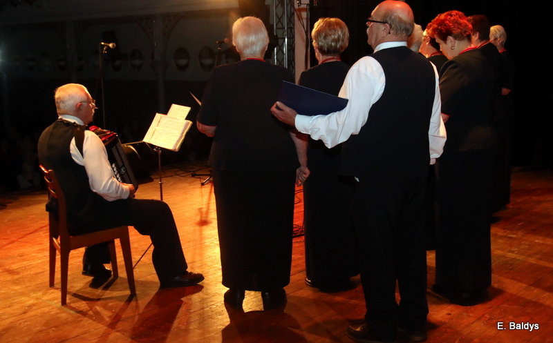 Seniorzy śpiewali kolędy i pastorałki (zdjęcia)