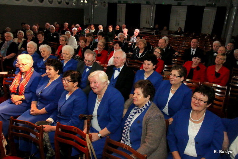 Seniorzy śpiewali kolędy i pastorałki (zdjęcia)