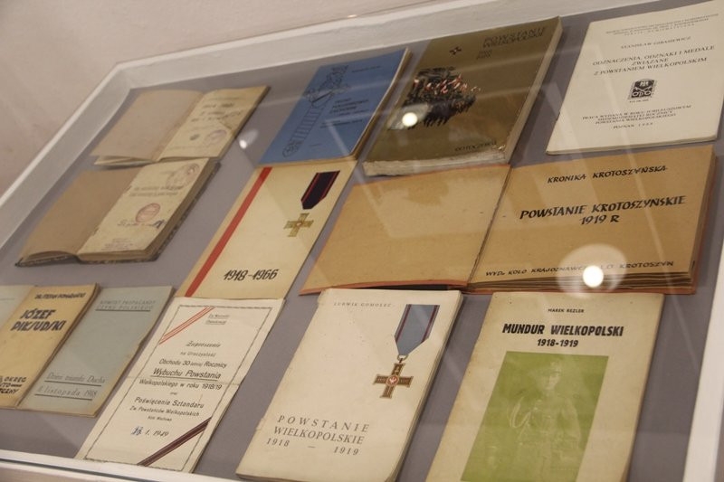 Pamiątki powstańcze wystawione w bibliotece (zdjęcia)