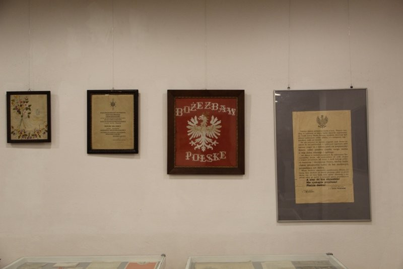 Pamiątki powstańcze wystawione w bibliotece (zdjęcia)