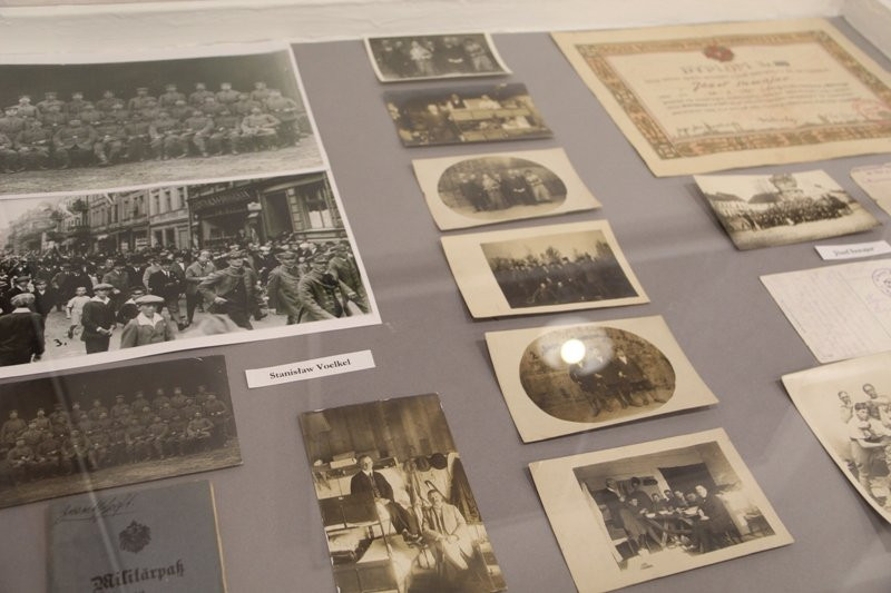 Pamiątki powstańcze wystawione w bibliotece (zdjęcia)