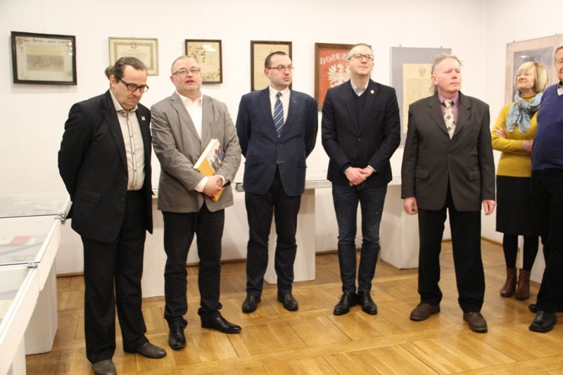 Pamiątki powstańcze wystawione w bibliotece (zdjęcia)