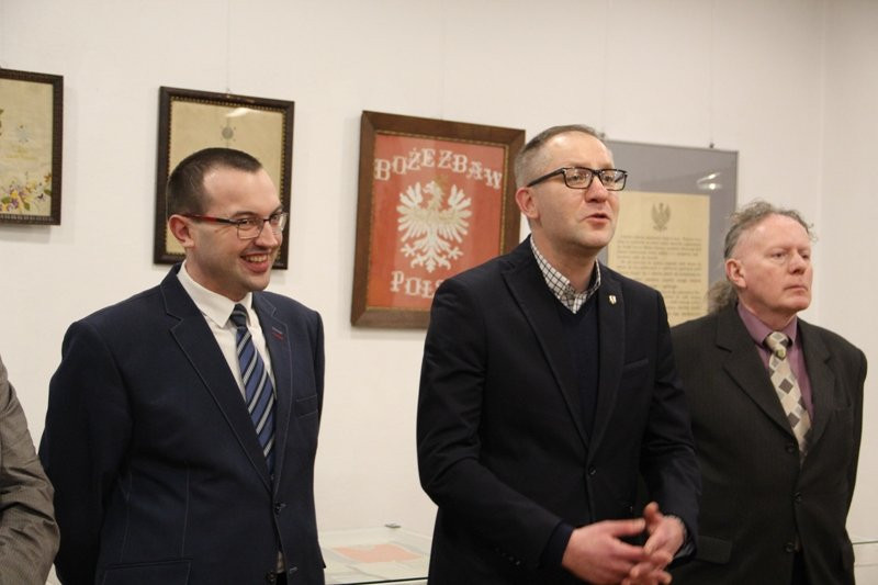 Pamiątki powstańcze wystawione w bibliotece (zdjęcia)