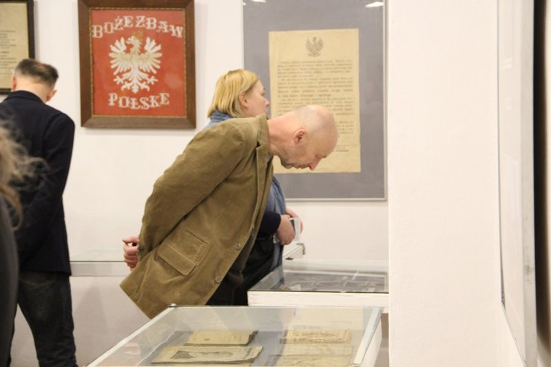 Pamiątki powstańcze wystawione w bibliotece (zdjęcia)