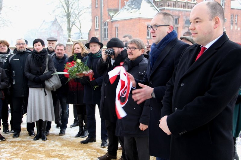Przy 17 Stycznia odsłonięto tablicę (zdjęcia)