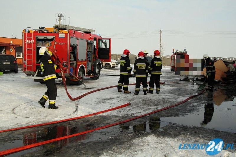 Pożar w warsztacie (zdjęcia)