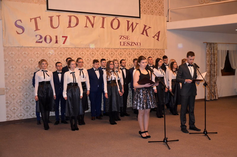 Ekonomik bawił się w Finezji (zdjęcia)