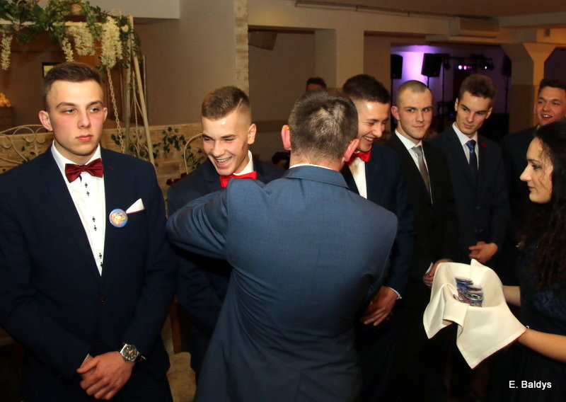 Studniówka ZST w Finezji (zdjęcia)