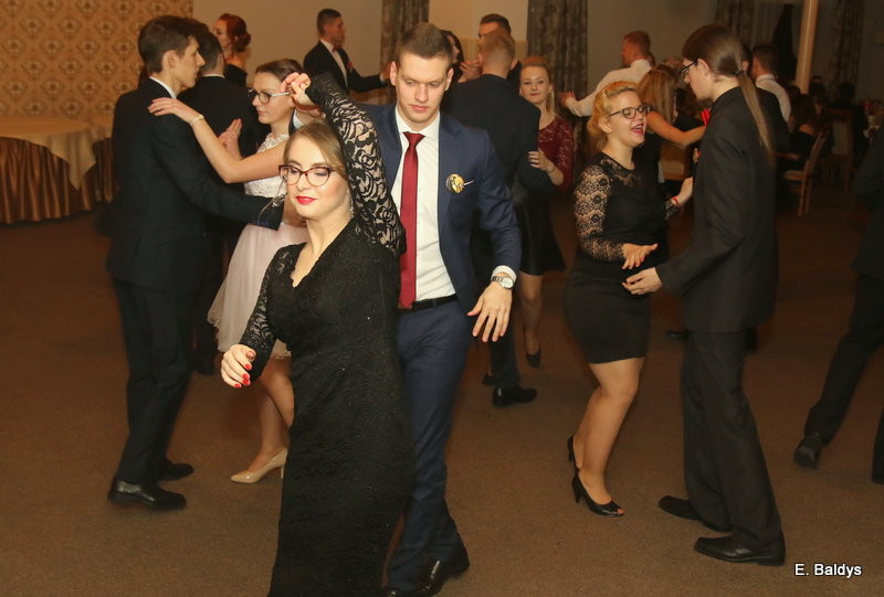 Studniówka ZST w Finezji (zdjęcia)