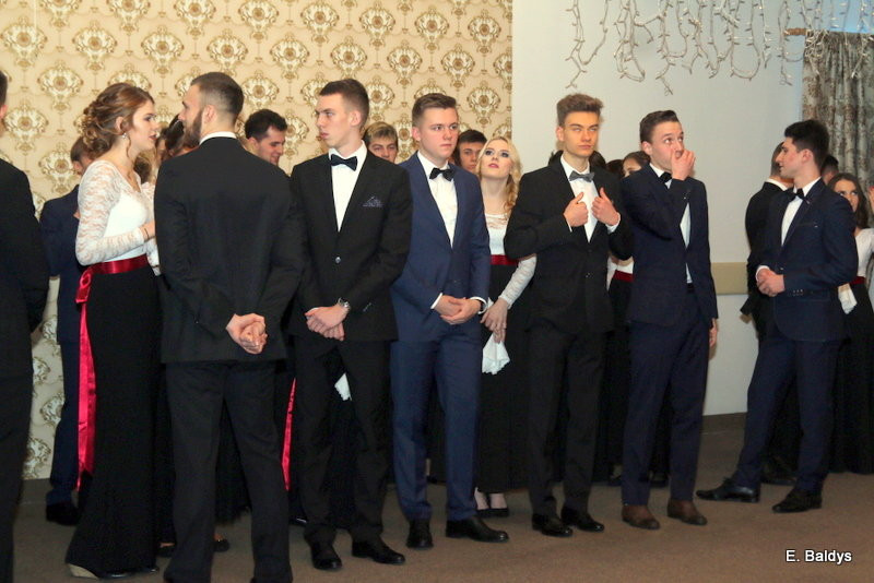Studniówka w maskach. Tak się bawiło I LO (dużo zdjęć)
