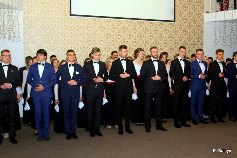 Studniówka w maskach. Tak się bawiło I LO (dużo zdjęć)