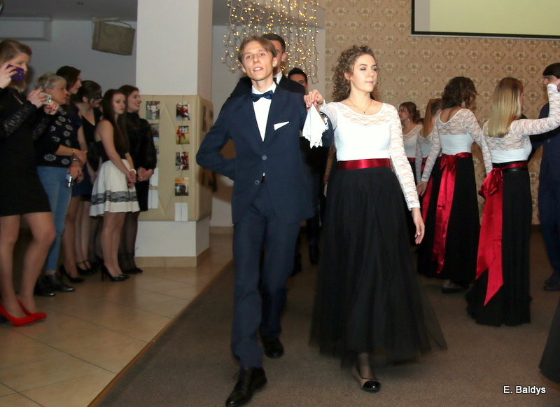Studniówka w maskach. Tak się bawiło I LO (dużo zdjęć)