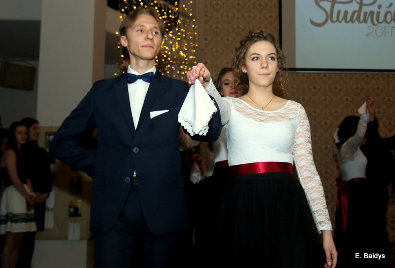 Studniówka w maskach. Tak się bawiło I LO (dużo zdjęć)