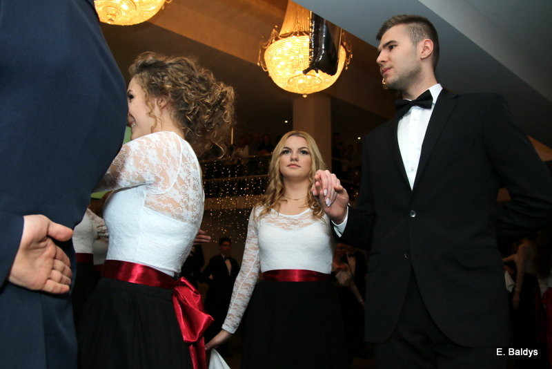 Studniówka w maskach. Tak się bawiło I LO (dużo zdjęć)