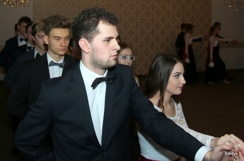 Studniówka w maskach. Tak się bawiło I LO (dużo zdjęć)