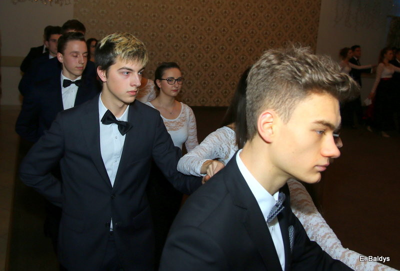 Studniówka w maskach. Tak się bawiło I LO (dużo zdjęć)