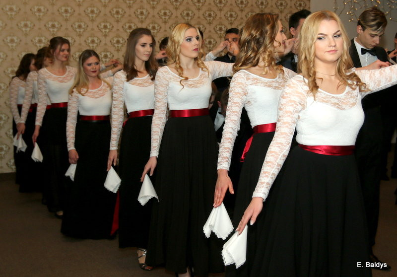 Studniówka w maskach. Tak się bawiło I LO (dużo zdjęć)