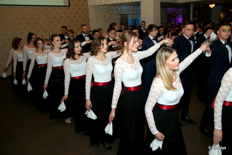 Studniówka w maskach. Tak się bawiło I LO (dużo zdjęć)