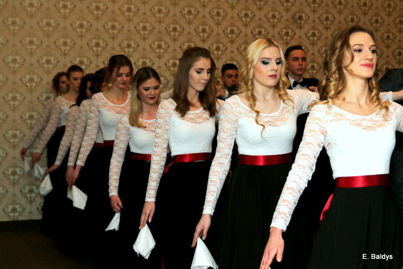 Studniówka w maskach. Tak się bawiło I LO (dużo zdjęć)