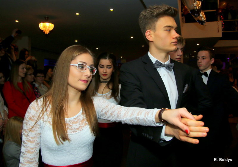 Studniówka w maskach. Tak się bawiło I LO (dużo zdjęć)