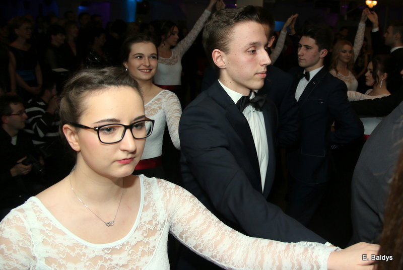 Studniówka w maskach. Tak się bawiło I LO (dużo zdjęć)