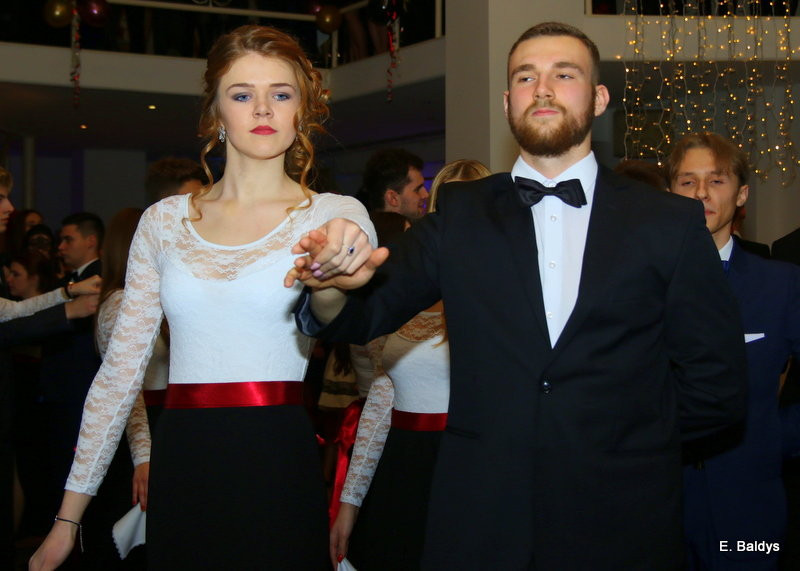 Studniówka w maskach. Tak się bawiło I LO (dużo zdjęć)