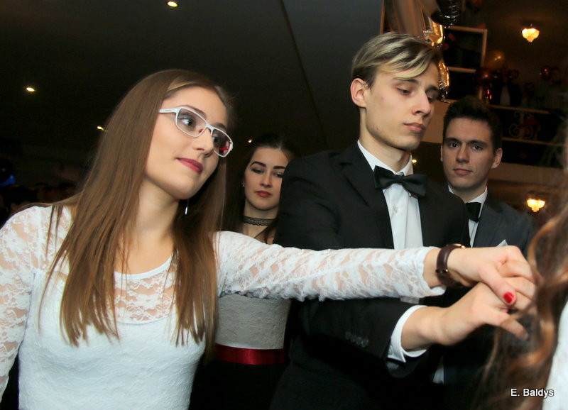 Studniówka w maskach. Tak się bawiło I LO (dużo zdjęć)
